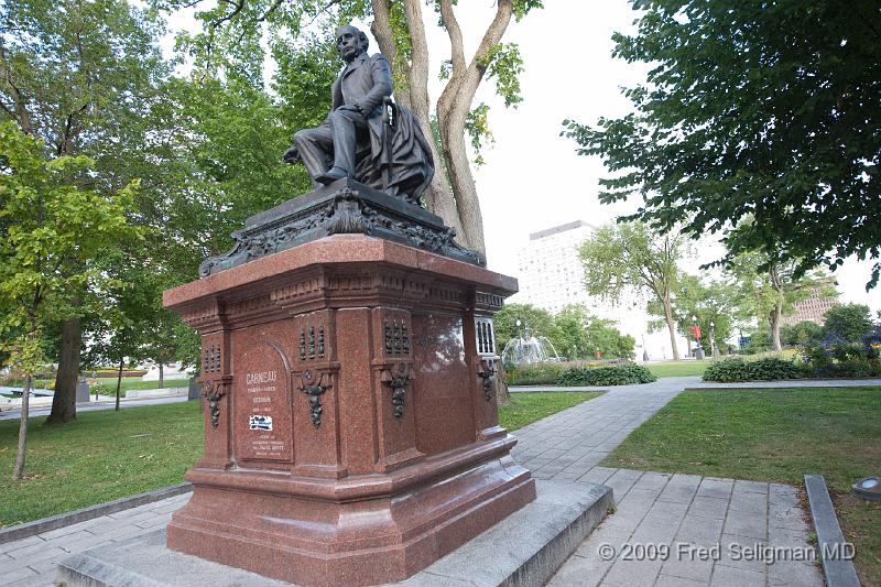 20090828_132810 D3.jpg - Monument to Francois Garneau regarded as the historian of French Canada